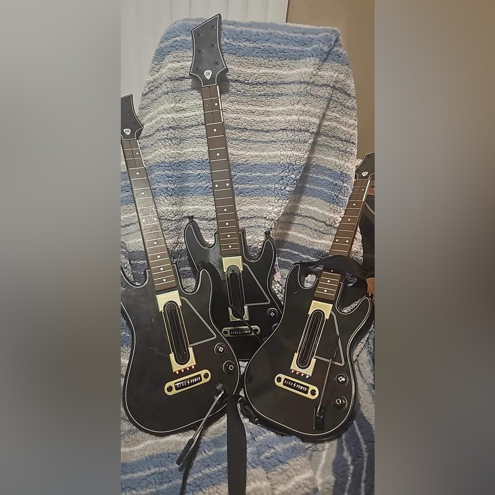 Guitar Hero Live Guitar Bundle of 3